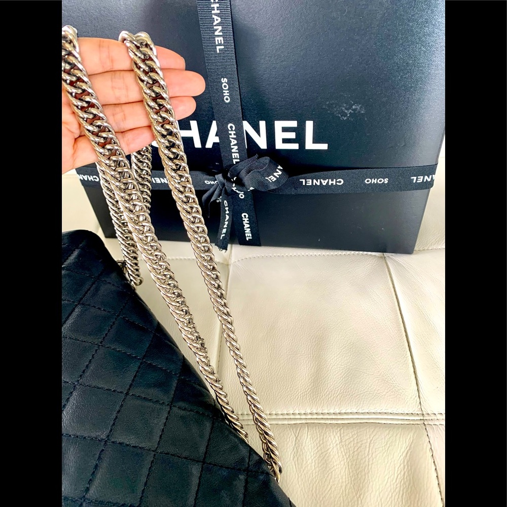 CHANEL, MAKE AN OFFER, Black Quilted Shoulder Bag, - Picture 4 of 16